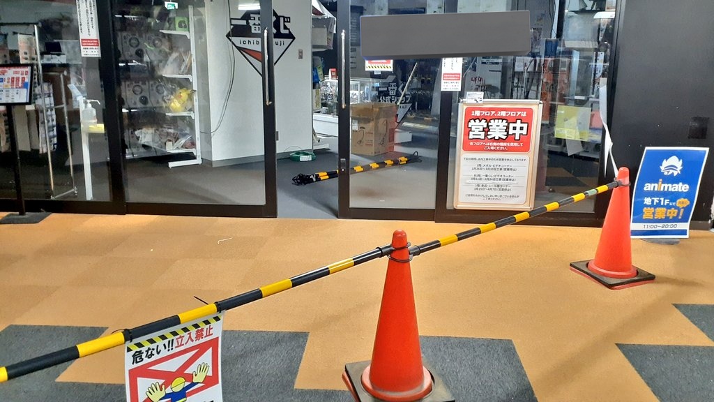 urron0303's tweet photo. は？ゲーセン閉まっとるやんけ https://t.co/Kksp8APBRI