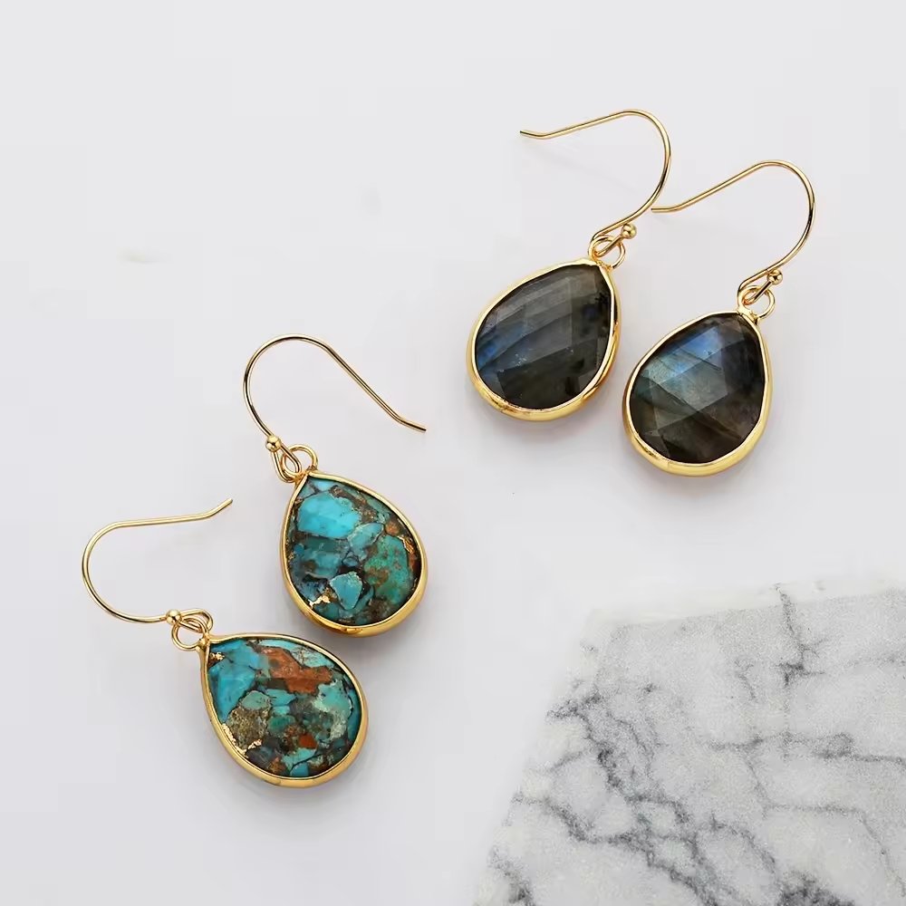 Love the iridescent glow of this labradorite and turquoise earrings✨
#labradorite
#labradoriteearrings
#handmadesilverjewellery
#labradoritedropearrings
#gemstonejewelry
#gemstoneearrings
#goldearrings 
#labradoriteearrings 
#jeweler
#turquoise
#turquoiseearrings