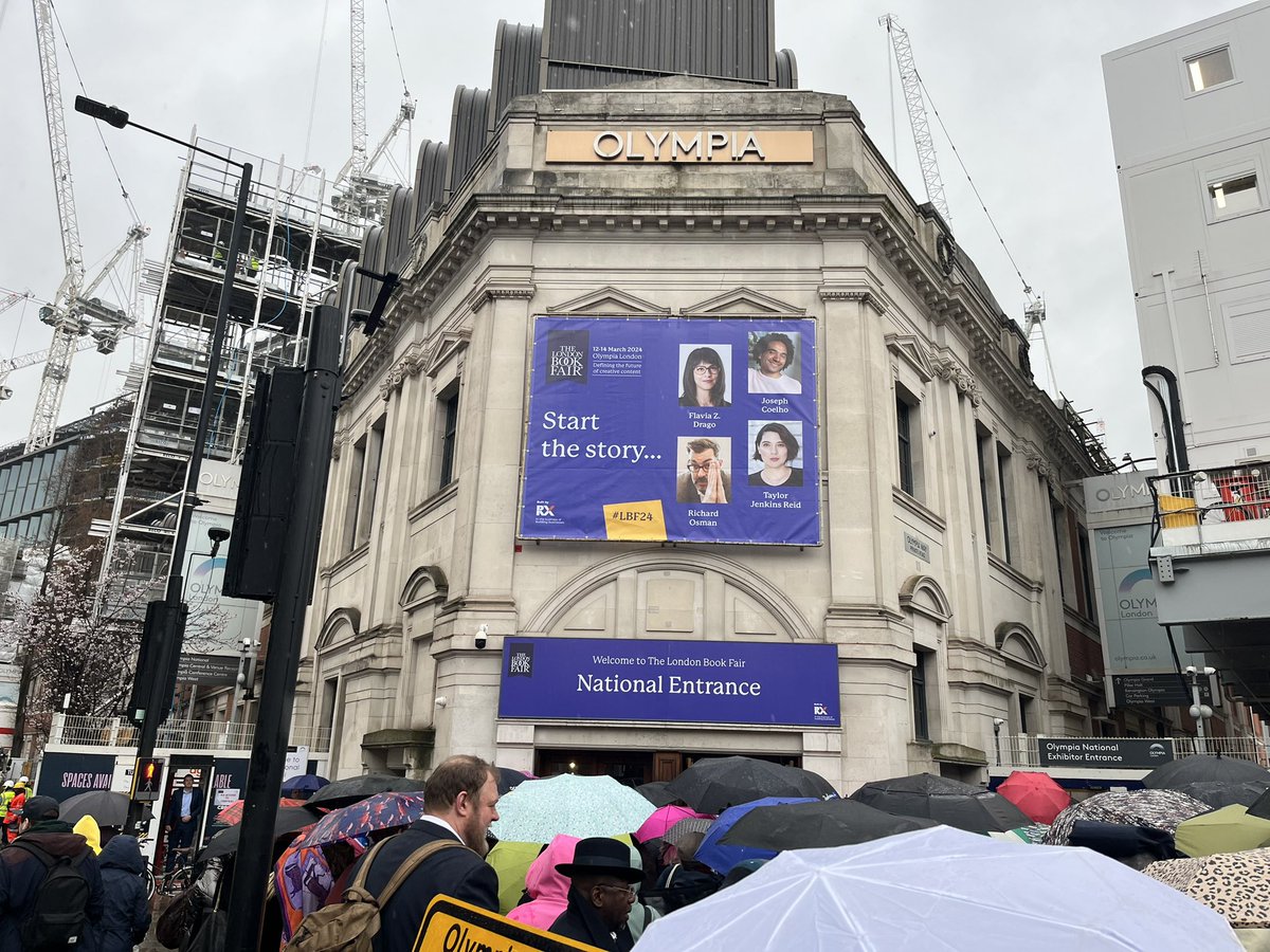 RightolMedia's tweet photo. 1st day at #LBF 👏🏻 https://t.co/MtCd2aCnmb