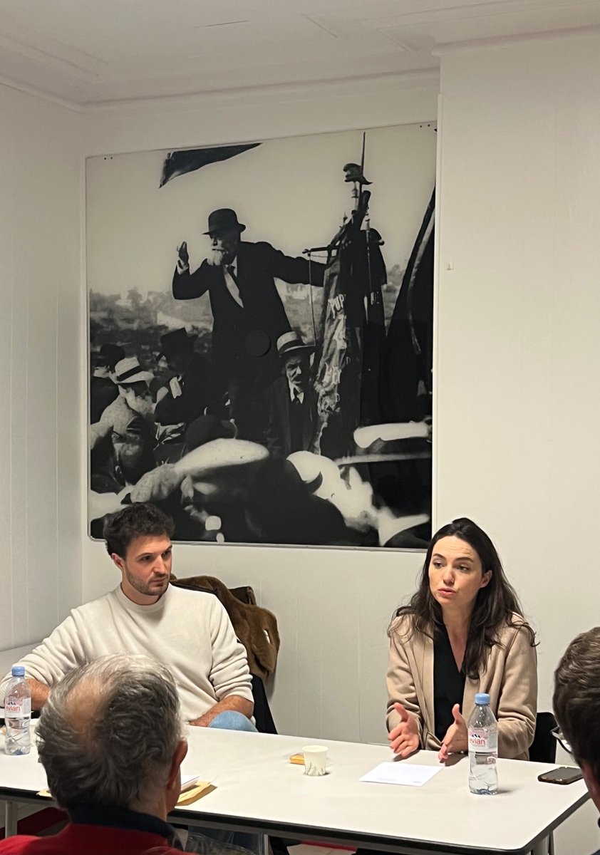 ✨Excellent débat hier soir dans le 14e avec <a href="/ChloeRidel/">Chloé Ridel</a>, qui nous a rappelé que l’Europe sociale n’était qu’une question de volonté🌹Faisons basculer l’Europe ✊