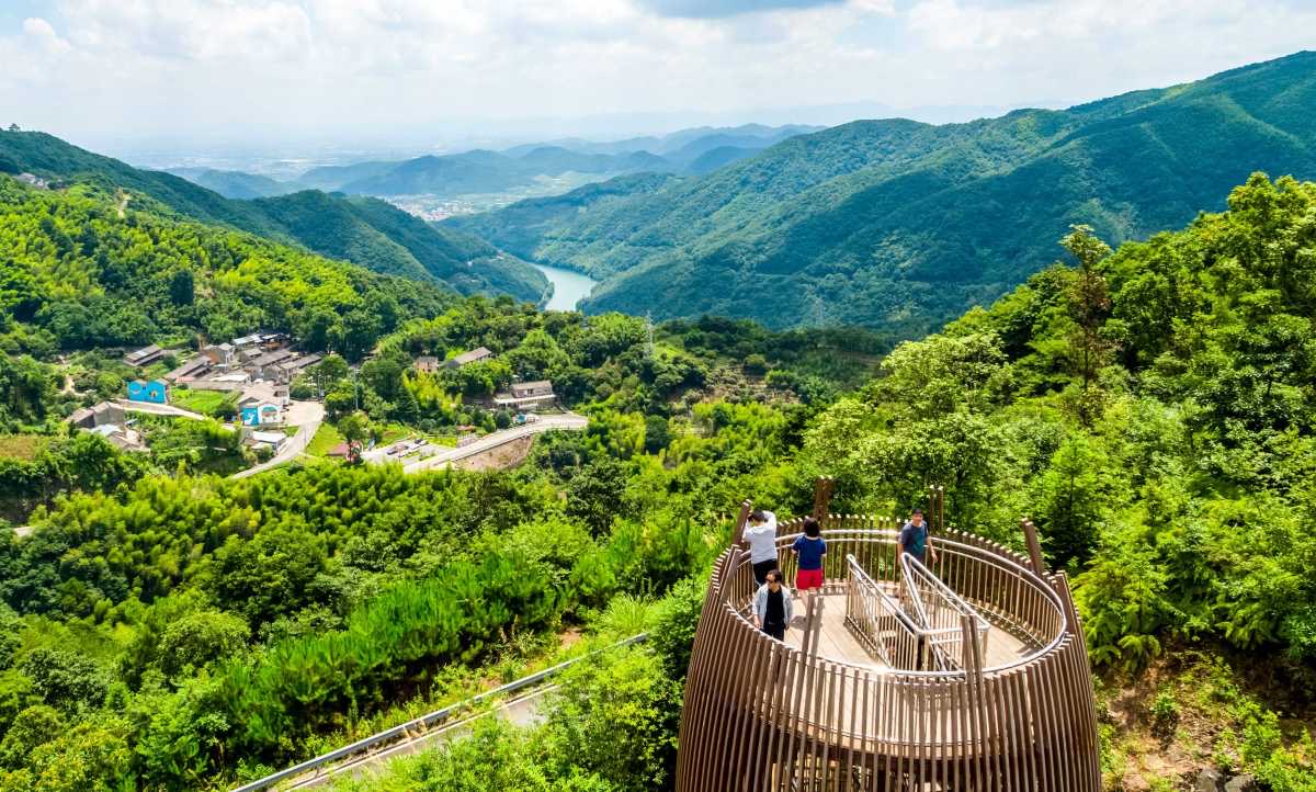 InsightNingbo's tweet image. Happy 46th National #TreePlantingDay! 🌿🌲 Take a moment to appreciate the lush greenery of #Ningbo&apos;s #forests and their vital role in our environment. Let&apos;s continue to nurture and protect these precious natural havens! 🌳🌟 #SpringinNingbo @GreenChina2030
