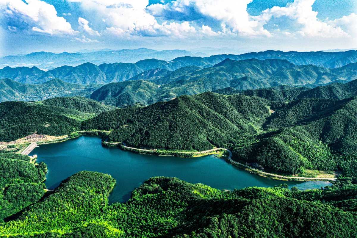 InsightNingbo's tweet image. Happy 46th National #TreePlantingDay! 🌿🌲 Take a moment to appreciate the lush greenery of #Ningbo&apos;s #forests and their vital role in our environment. Let&apos;s continue to nurture and protect these precious natural havens! 🌳🌟 #SpringinNingbo @GreenChina2030