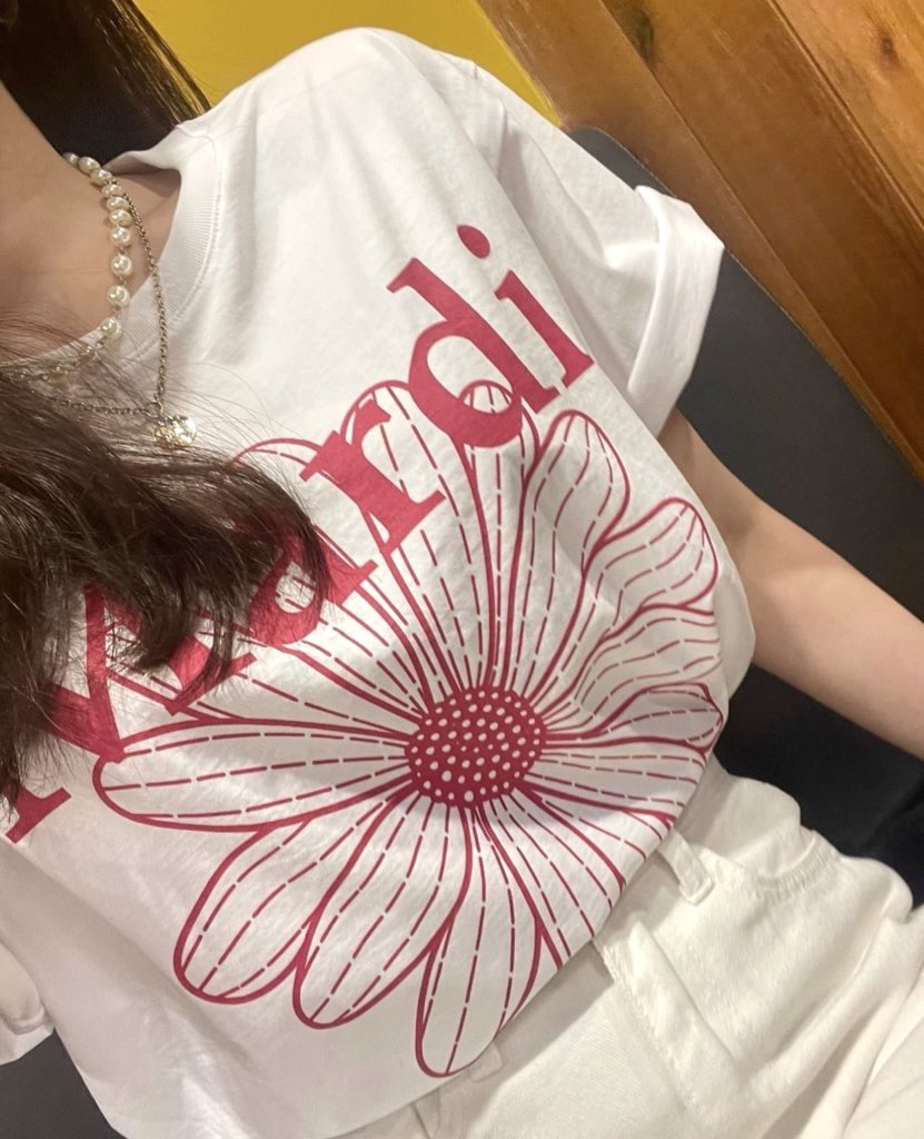 suffsun's tweet image. แจกเสื้อยืด mardi แบรนด์เฟมัสของเกาหลี 1 ตัวเป็นของขวัญ follower ทางร้าน Rt + เลือกสีได้เลยย ᐧ༚̮ᐧ ✿ ˒˒