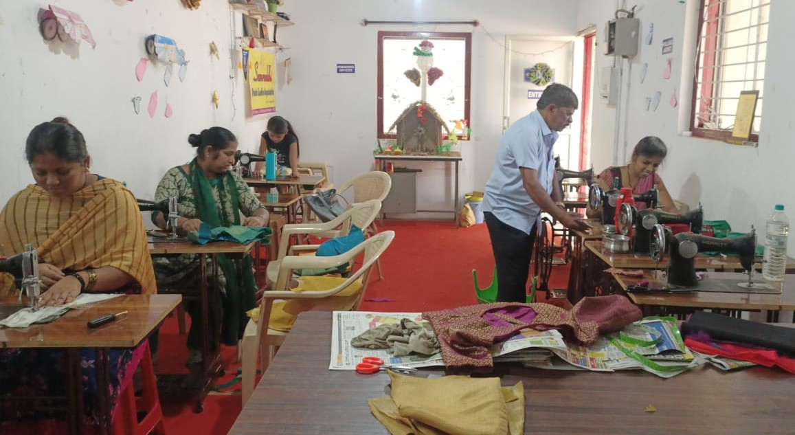 KIF_STREE's tweet photo. As part of STREE 2023, we conducted a Tailoring Skill Development Program for our beneficiaries. These workshops took place on two consecutive weekends 24th &amp; 25th Feb and 2nd &amp; 3rd March 2023 at the Vocational Training Centre, Kaval Bhairasandra, Bangalore.

#womenentrepreneurs https://t.co/Ni2KdNohbp