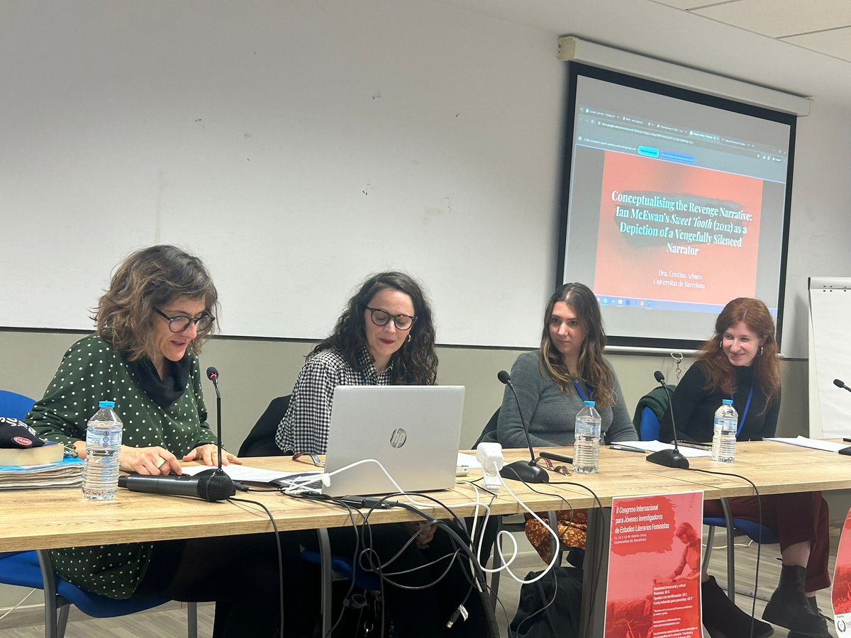 Cristina Arbués, Alyce Corbett y Claudia Martori en la mesa Modern Contemporary Narratives in English