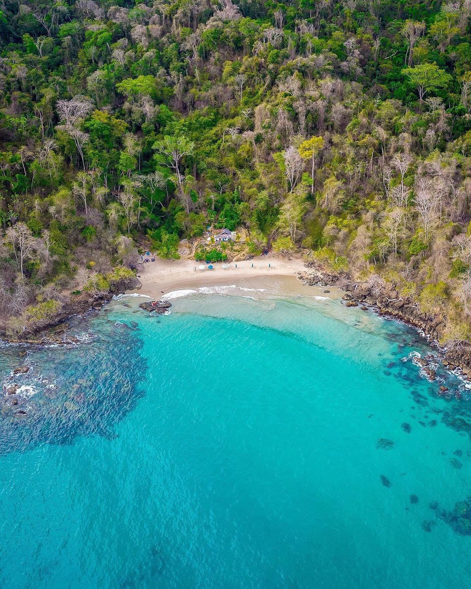 Paradisiaca 
Playa EL INDIO ubicada en las costas del Edo Miranda se le llega fácilmente en bote desde Chuspa Litoral Central…VENEZUELA 🇻🇪🇻🇪🇻🇪🇻🇪🇻🇪🇻🇪🇻🇪🇻🇪🇻🇪🇻🇪🇻🇪🇻🇪🇻🇪🇻🇪🇻🇪🇻🇪🇻🇪
📸 <a href="/minimalfurgo/">Minimal Furgo</a>