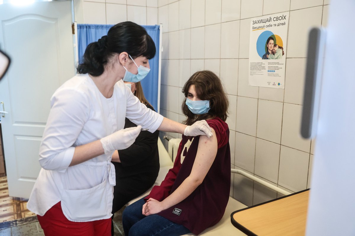 UNICEF_UA's tweet photo. An effective cold chain is vital for #vaccines safety. 
From Dec '23 to Feb '24 @UNICEF delivered 1,400 specialized refrigerators, equipping 95% of healthcare facilities and 80% of #vaccination points in #Ukraine, thanks to support from @USAIDUkraine https://t.co/kl1jDQYrfB