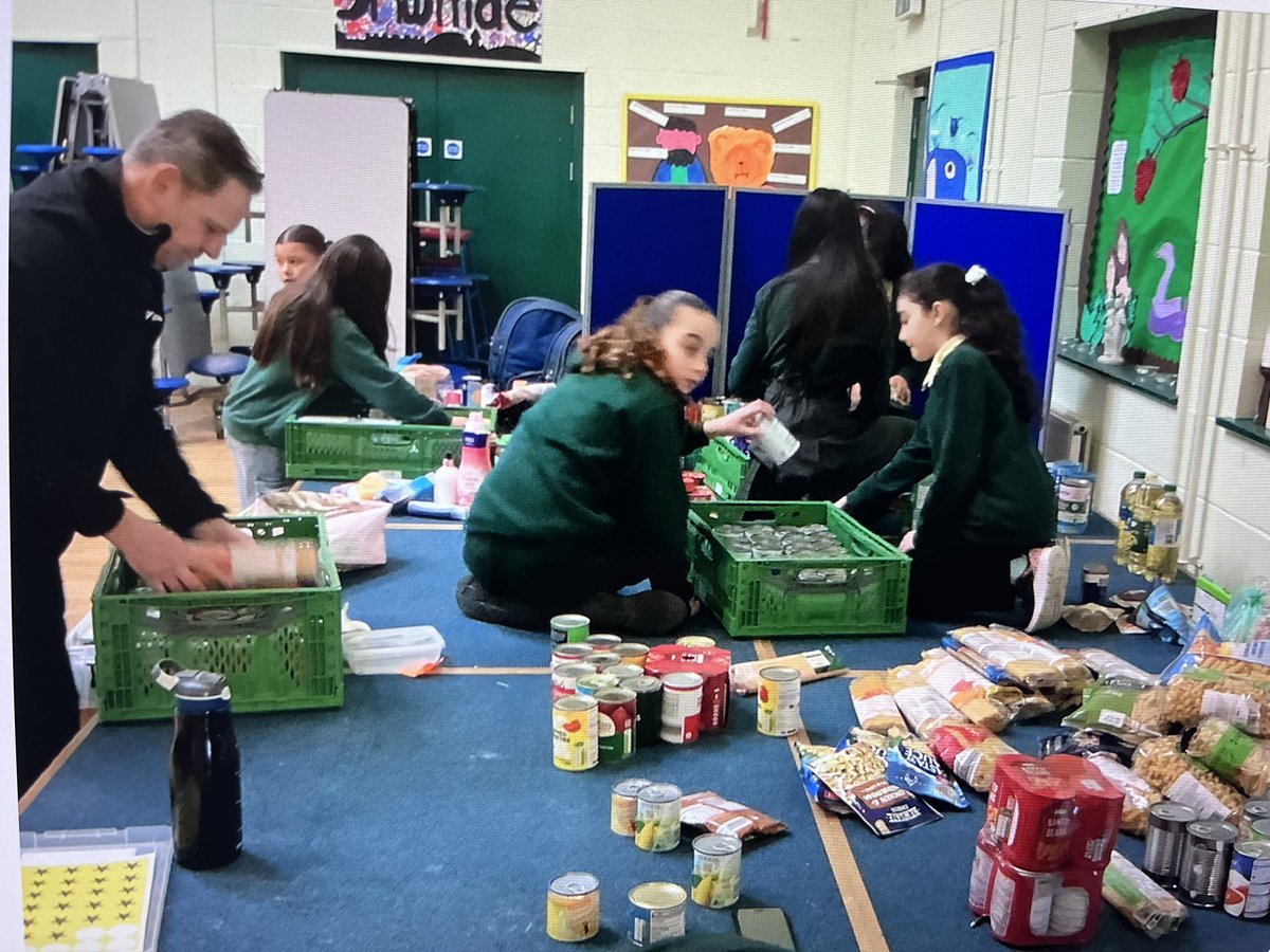 Donations to @CardiffFoodbank to help families in need have been collected! Diolch to the Chaplains for packing the crates! Diolch to all who donated! Look how many crates we filled! 👏🏽 #RE @CdfCommitment @CscHumanities @cardiff_people @CAVC_FLT @CAFODSouthWales @CAFODSchools