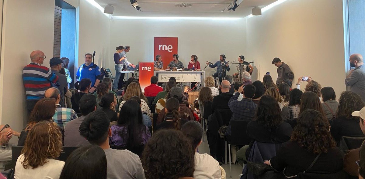 Queridas, les invito a escuchar el programón que se están marcando <a href="/carmouna/">Ángel Carmona</a> y <a href="/antoviradio/">Anto Vicente</a> y resto de compis de <a href="/MananaMas_RNE/">MAÑANA MÁS</a> en Burgos. No digan que <a href="/rne/">Radio Nacional</a> no suena bien, o antigua, porque sería mentir. ¡Y sino, compruébenlo! Mis dieses, colegas. ¡¡BRAVO!! 🥰