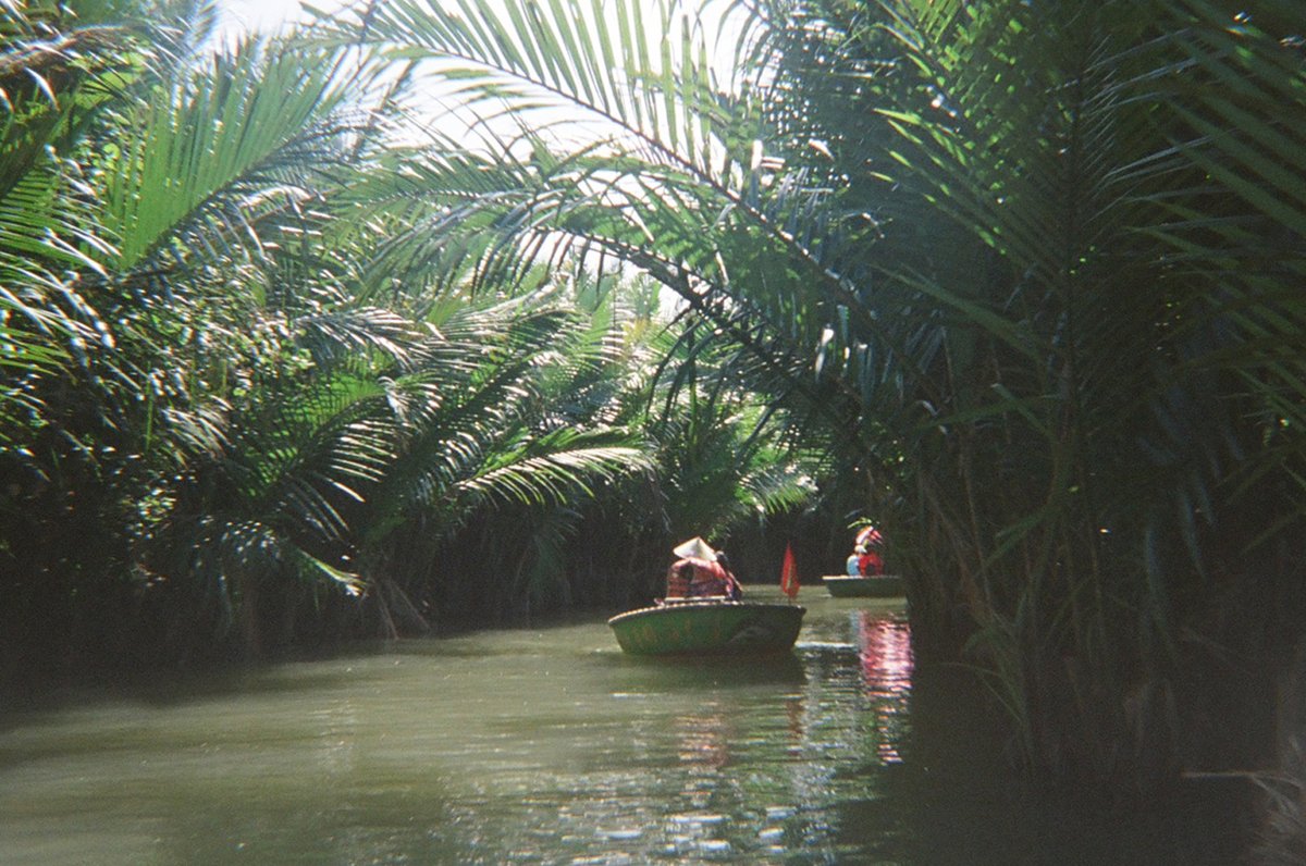 [PHOTO📸]
Pham trip to Vietnam!!🪷

Photo by Hanni Pham🐝 

#NewJeans #뉴진스 
#About_Jeans #재미로하니
#NewJeans_is_Everywhere