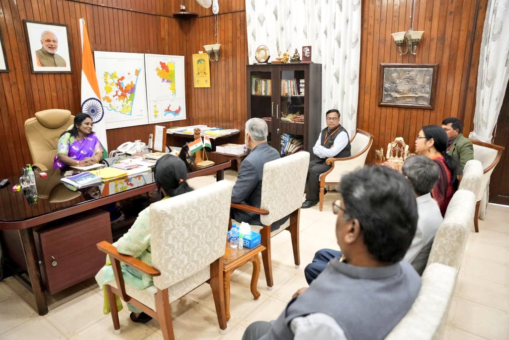 LGov_Puducherry's tweet photo. Glad to Meet IAS Trainees at Raj Nivas #Puducherry on #BharatDharshan Programme.
Congratulated all of them for their Passion &amp; efforts for joining in Public Service.
@PMOIndia @HMOIndia @DrTamilisaiGuv @airnewsalerts @pibchennai @DDIndialive @DDTamilOfficial @CBCPONDY_MIB https://t.co/qDigr9wqLs