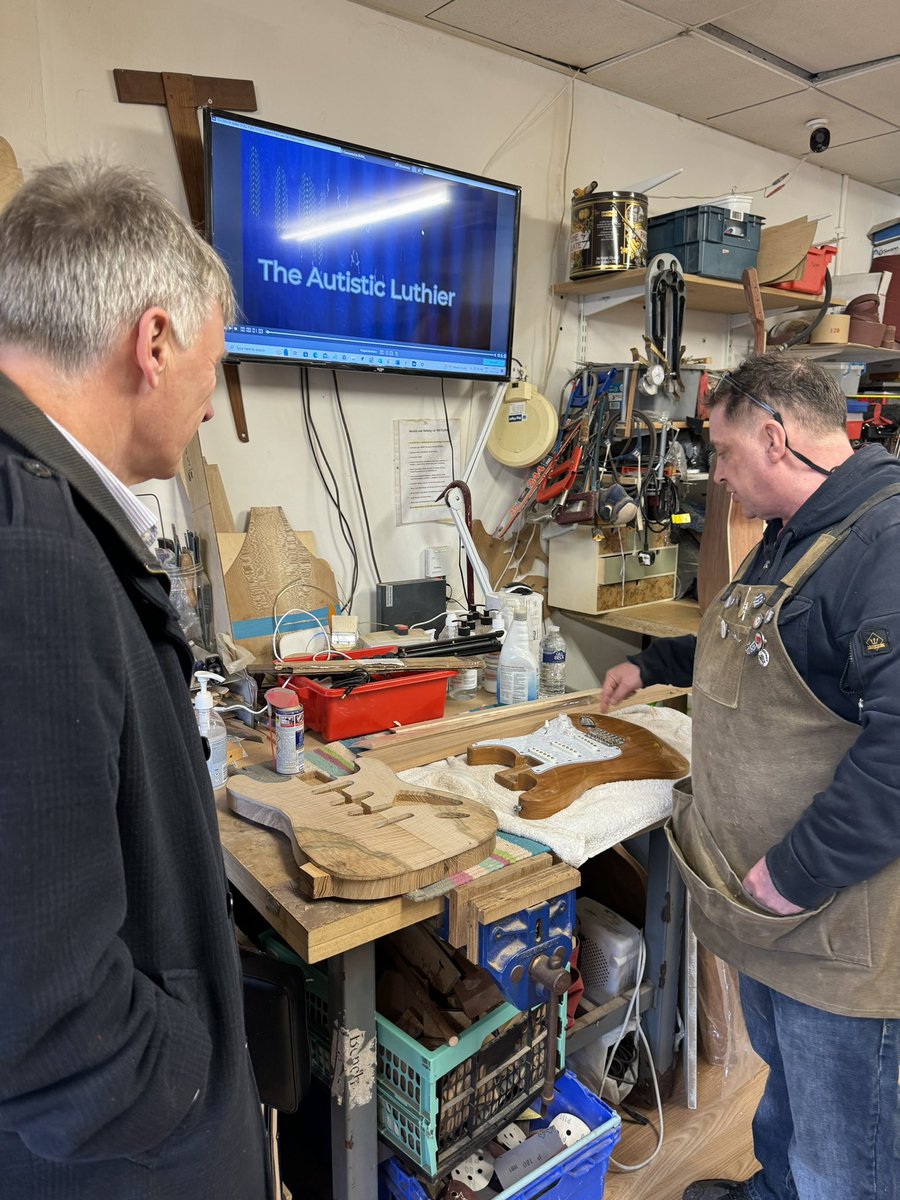 Delighted to visit RE-Tune SCIO yesterday - an outstanding project dedicated to helping people reclaim their potential, develop new skills and make positive life changes. Blown away by the guitars pictured, all meticulously crafted by those involved in the project 🎸