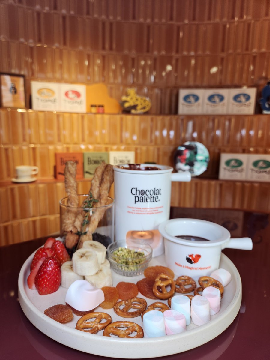 나 쇼콜라팔레트만 먹고 싶어!🤩🤗
ㄴ그게 뭔데
 ㄴ꾸덕하고 진한 초콜릿만 생각난단 말이야..!!
   ㄴ 그거 어떻게 하는 건데...

#쇼콜라팔레트 #송리단길카페