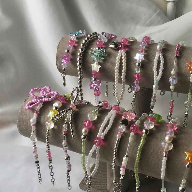 c0quetteuu's tweet photo. 𝘀𝗵𝗼𝗽𝗲𝗲 𝗳𝗶𝗻𝗱𝘀! matching bracelet with friends 

a thread https://t.co/FV1U6cnRti