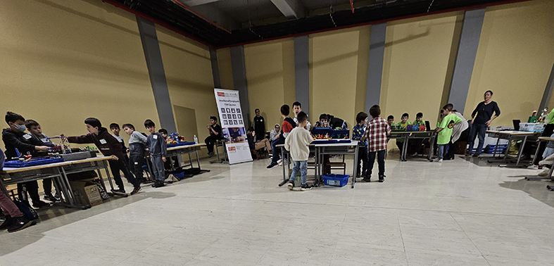 An open schooling activity organized at the Arsakeio PAFSE pilot school, on March 3, 2024.
Schools with more than 100 students together with their teachers and parents participated at the national robotics contest organized by the PAFSE stakeholder “WRO Hellas”.