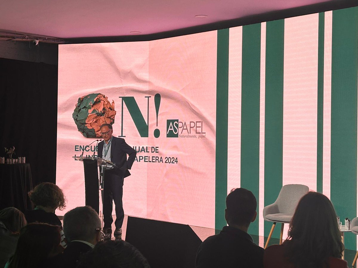 AspapelOficial's tweet photo. Habla Eduardo Querol, presidente de #ASPAPEL para dar la bienvenida:

🗣 "Gracias a su versatilidad, los productos papeleros seguirán siendo parte de nuestro día a día en el futuro."

#ASPAPEL2024 #ElFuturoDelPapel #AsambleaASPAPEL2024 https://t.co/7MUzbIwR0I