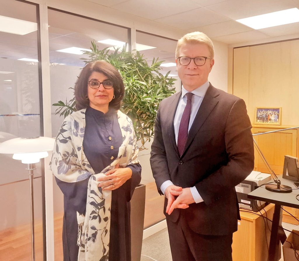 Ambassador Amna Baloch @amnabaloch4 called on the Permanent Representative of Denmark to the EU, Carsten Gronbech - Jensen. Interesting discussions on issues of mutual interest in the light of international developments @DKinEU @DKamb_EU 🇵🇰🤝🇩🇰