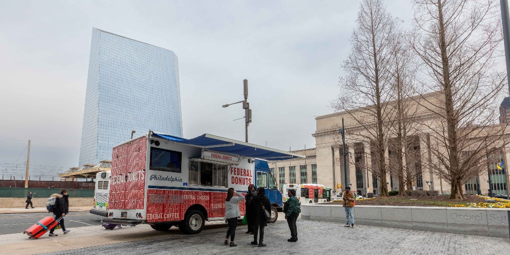 What could make your Tuesday better than Federal Donuts and fried chicken? Stop by their food truck on Drexel Square (across from 30th Street Station) from 8:00 am - 2:00 pm today and every Tuesday! 

PLUS, we're cooking up more food truck options in Schuylkill Yards. Stay tuned!