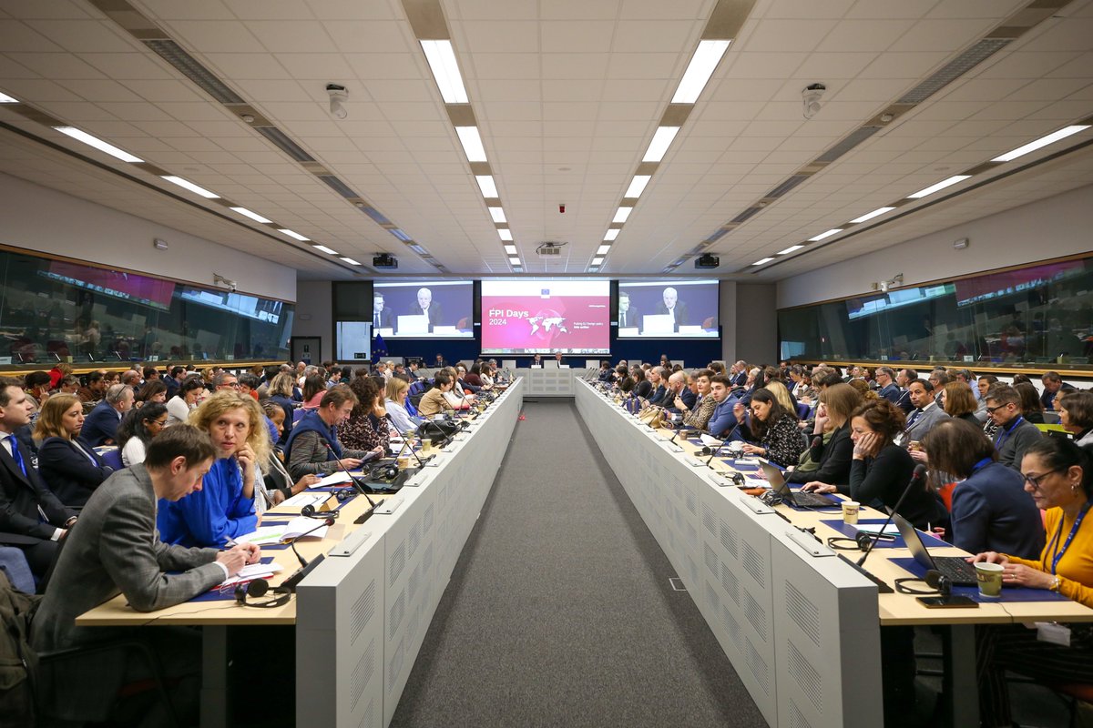 EU_FPI's tweet photo. 📣 Today is the day! #FPI staff from HQ &amp; the Regional Teams gather for the #FPI Days 2024❗

We will discuss our priorities &amp; challenges &amp; how to put even more efficiently #EUForeignPolicy into action.

Stay tuned for more❗ https://t.co/6m8jDqntOI