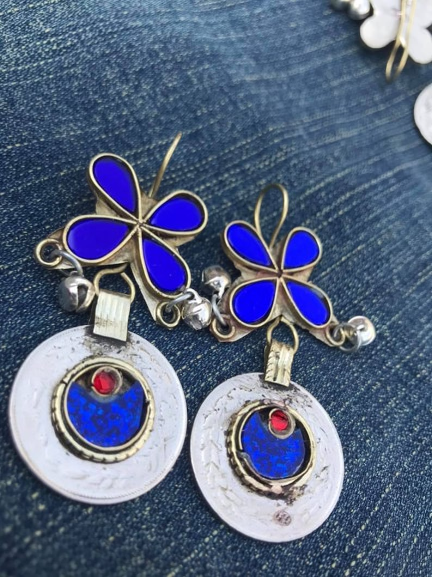 HalenahEva's tweet photo. #Vintage jewelry #Art jewelry #Art Deco jewelry  #Estate jewelry #Mid-century jewelry #Costume jewelry #Filigree jewelry #Cocktail 
@vintarust 
https://t.co/7nI6mZFPd1 https://t.co/UxPNbQAPwg