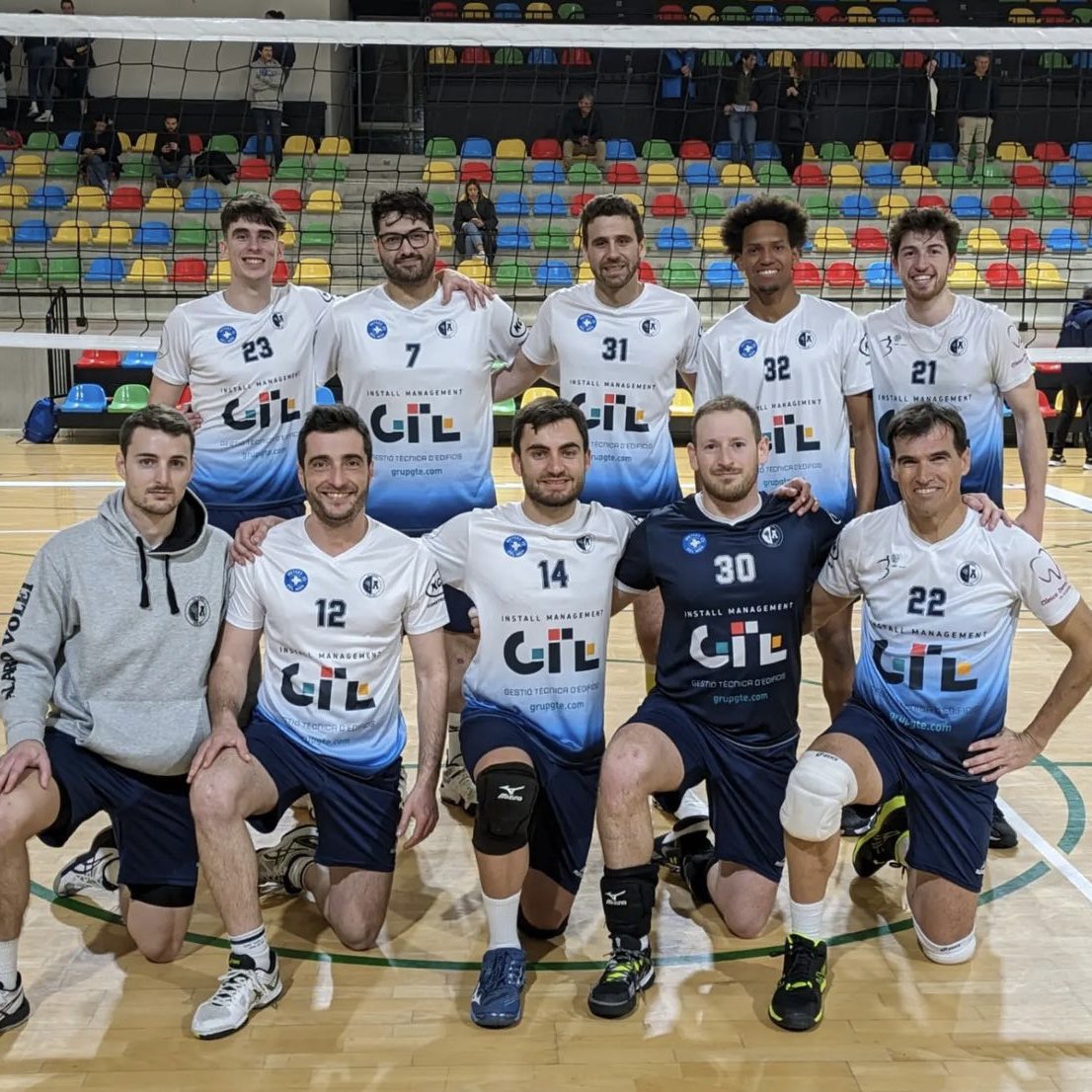 fedvbib's tweet photo. 📊 Classificació de la 𝗣𝗿𝗶𝗺𝗲𝗿𝗮 𝗕𝗮𝗹𝗲𝗮𝗿 𝗺𝗮𝘀𝗰𝘂𝗹𝗶𝗻𝗮.

🔝 L'Alaró Vòlei manté la primera posició a falta de sis jornades pel final de lliga. 

📈 El Vòlei Muro i el @CorPitius pugen un escaló en la taula.

📲 https://t.co/Is0Ibj3lyJ

#VoleibolDeCaNostra https://t.co/OxQsoWa7Qr