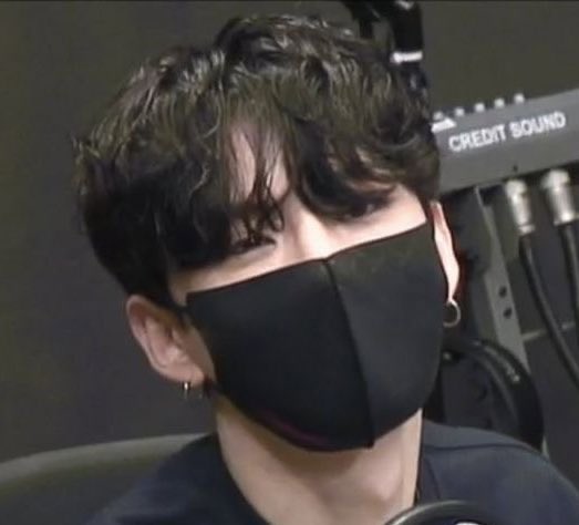 tallsizekh's tweet image. 기현 파마 불안 사건
파마한지 4일째가 되어가도 몬베베들이 그걸 모를까봐 초조했던 사건이다