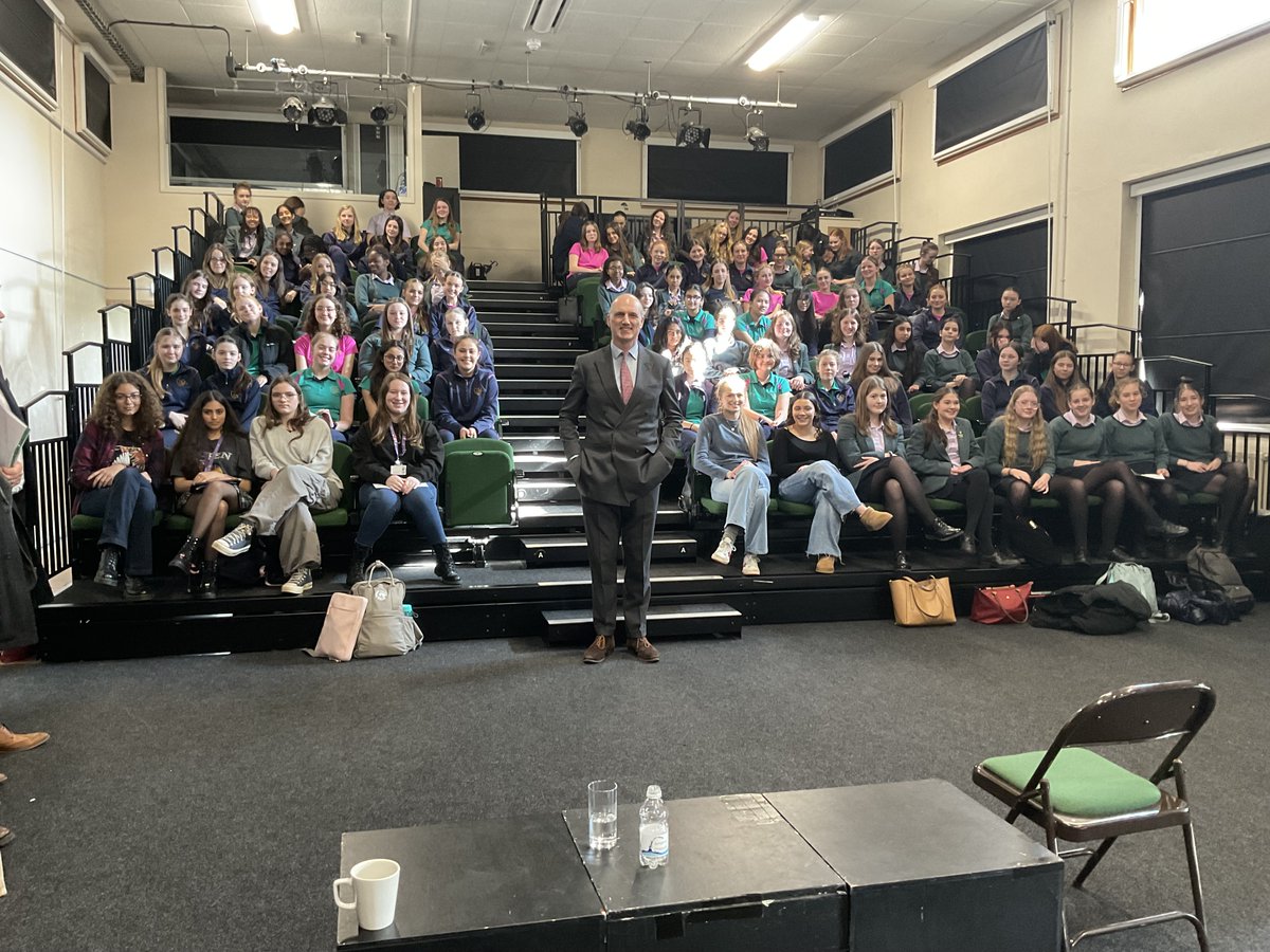 Last Friday, Year 9s and sixth formers welcomed Farnborough's local MP, @LeoDochertyUK. The girls enjoyed asking intriguing questions, which was particularly important on #InternationalWomensDay, when we remembered the women who fought for the right to vote.