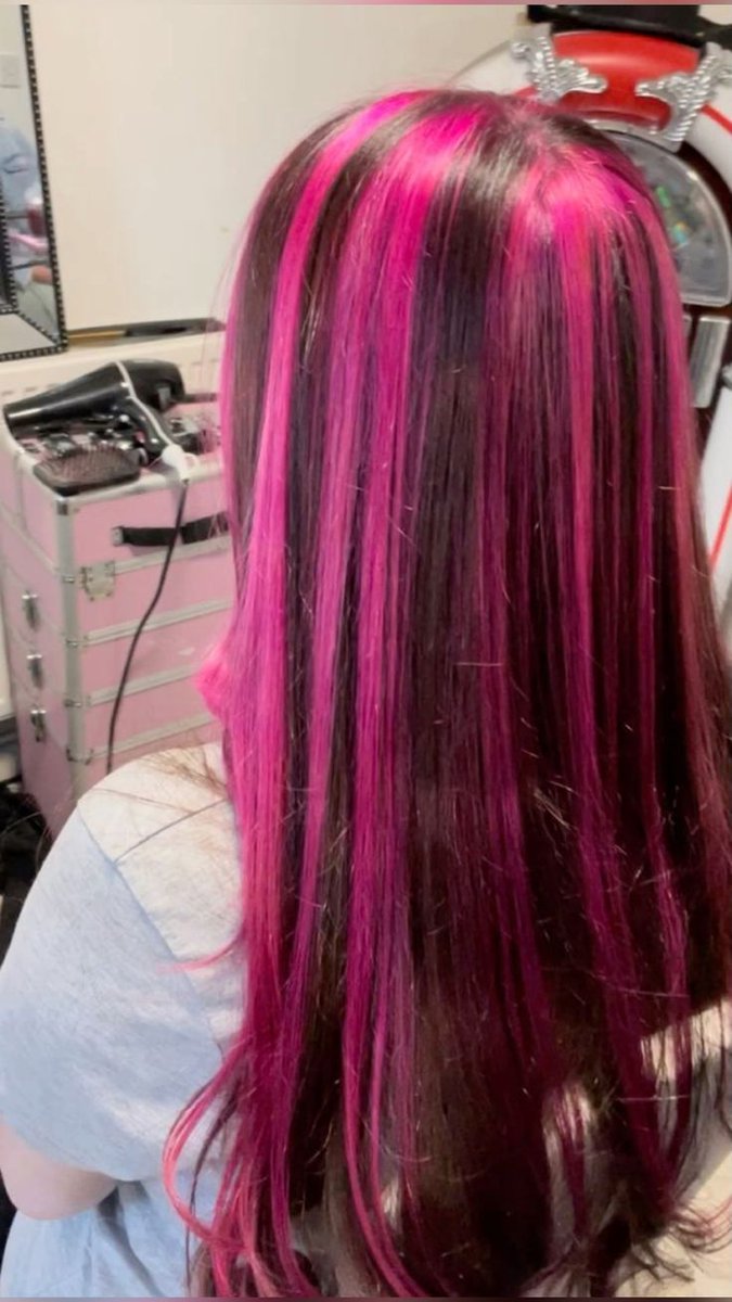 BeautyBloomUK's tweet photo. Pink chunky highlights and pastel purple dye  on our amazing clients! How do you like it? comment below and like! #hairsalonnearme #BeautyBloom #hairsalonBirmingham #pinkhighlights #lilacpurplehair
#haircut https://t.co/gpcoIzzgRO