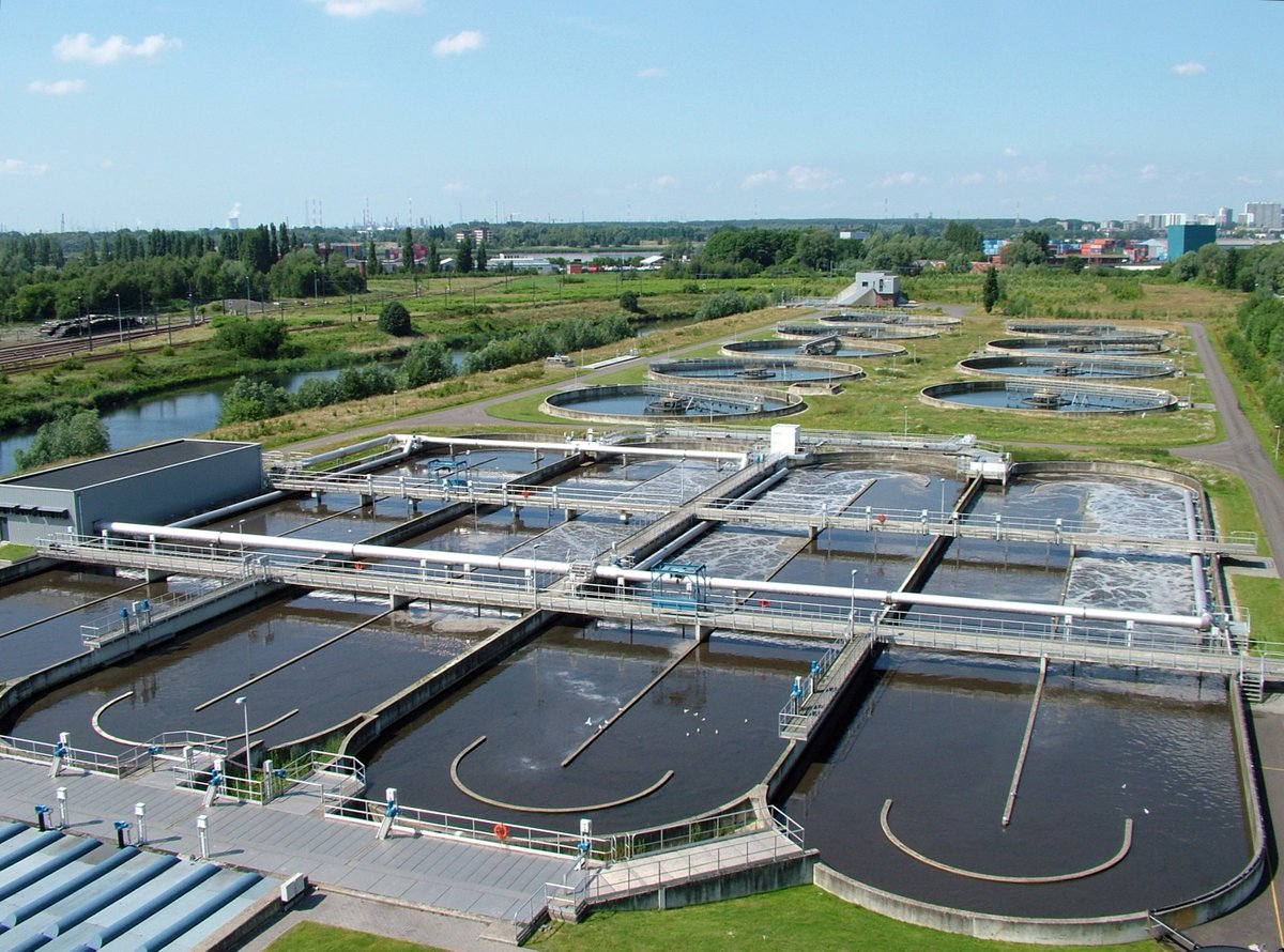 Het grootste lek in de mestkringloop wordt gedicht: de mens! @EP_Environment stemde gisteren voor nieuw EU-beleid voor waterzuivering. Mijn voorstel als landbouwrapporteur voor bindende doelen voor terugwinnen van fosfaat uit afvalwater en rioolslib zit daarin! Met @bartmillenaar