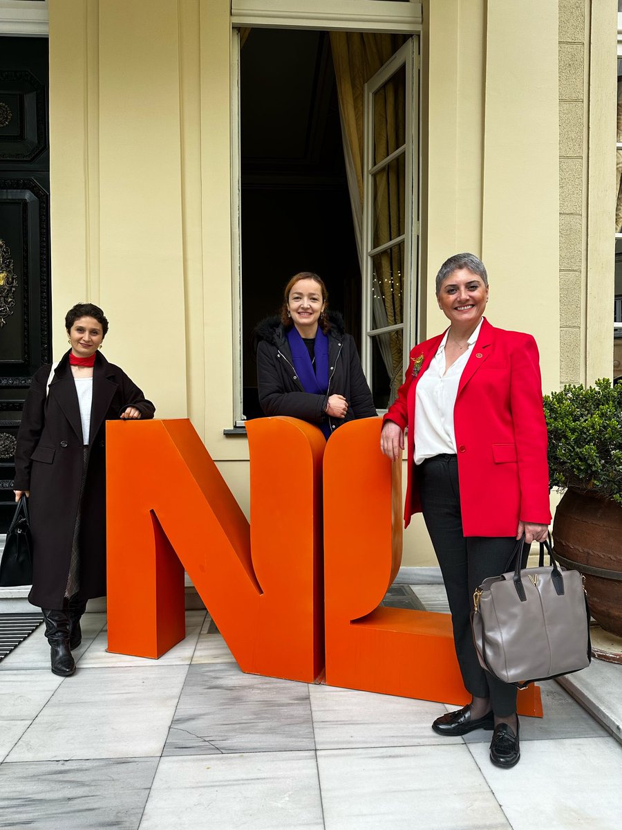 8 Mart Dünya Emekçi Kadınlar günü kapsamında, İstanbul Hollanda ve İsveç Konsoloslukları’nın ortaklaşa düzenlediği etkinliğe katıldık.  <a href="/aysekasikirik_/">Ayşe Kaşıkırık, PhD</a> <a href="/_altuntasdeniz/">Deniz Altuntaş</a> <a href="/yanindayizder/">YANINDAYIZ DERNEĞİ</a> <a href="/kureselesitlik/">Küresel Eşitlik ve Kapsayıcılık Ağı (Derneği)</a> <a href="/MorMerdivenAgi/">Mor Merdiven</a> #ÖzdenYerlikaya