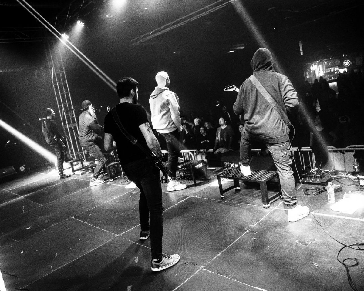 🔥DAMNED DARK FESTIVAL 🔥
.
🕸️ 02.03.2024 🕸️
.
🎸 @rafa.luuque 🎸
.
Pic by 📸 <a href="/mctphoto/">Moncton Photography</a> 
#guitar #band #rafa #wtof #wheretheoceansfall #metalcore #madrid #lights #lightson #pic #picoftheday #photo #photography  #photooftheday  #strings #7strings #6strings #jacksonguitars