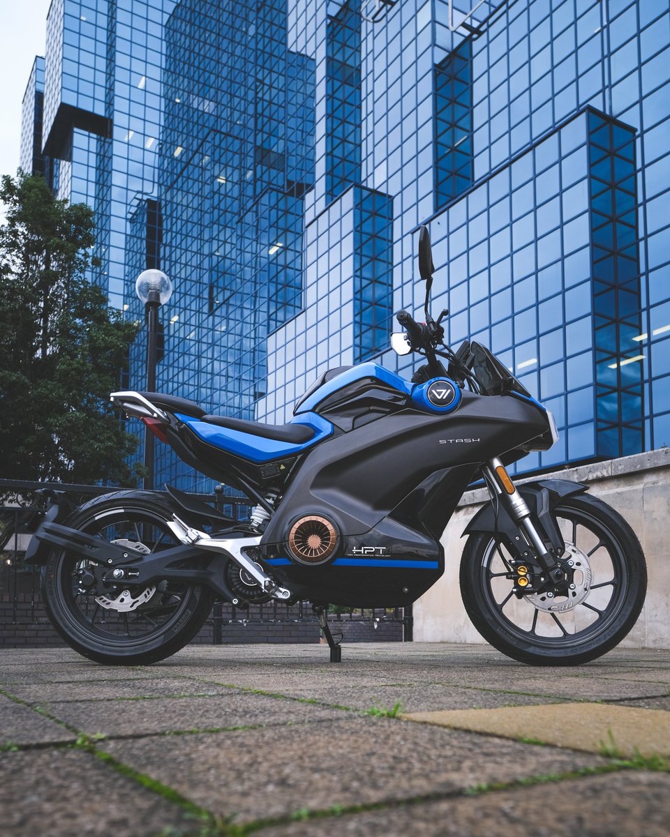 vmotosocouk's tweet photo. Feeling blue? Don't worry, riding the Stash will soon put a smile on your face ⚡⚡
#Vmoto #VmotoStash #ElectricMotorcycle https://t.co/b6zhalsthr