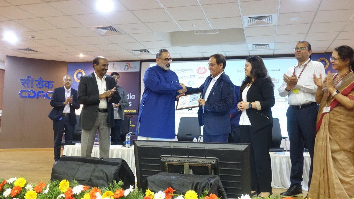_DigitalIndia's tweet photo. Under the visionary leadership of Hon'ble PM @narendramodi, the development of a 5000KW full propulsion system for Electric Locomotives was today announced by MoS @Rajeev_GoI.
This will indigenize the whole propulsion system under the #AatmanirbharBharat.
#NaMPET #MakeinIndia @RailMinIndia @GoI_MeitY @Electronics_GoI @cdacindia