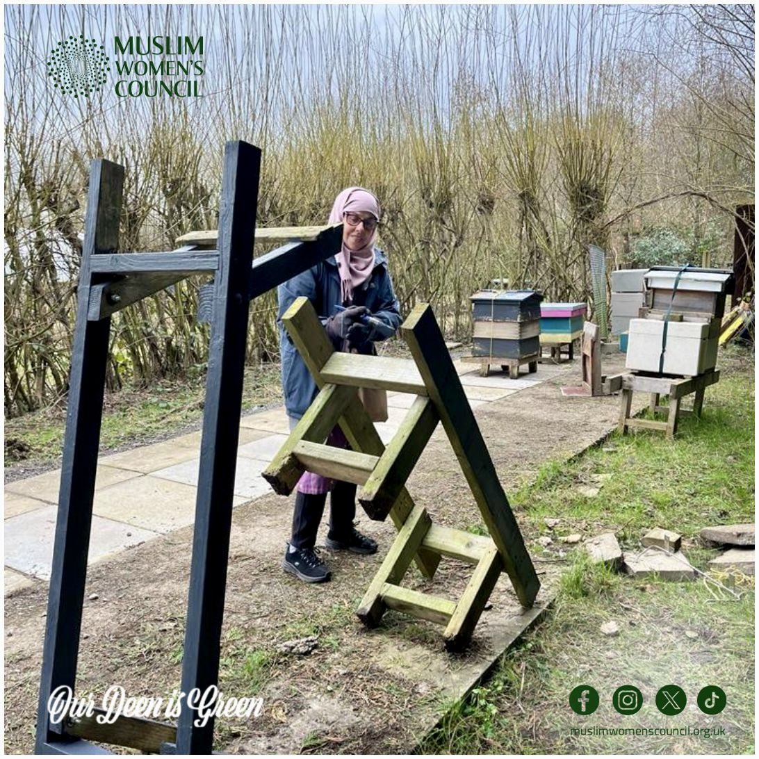 MWC_Bradford's tweet image. Getting the hives ready for our bees! 🐝 🍯

#OurDeenIsGreen #Beekeeping #BeekeepingLife #Beekeepers #BeekeepersLife