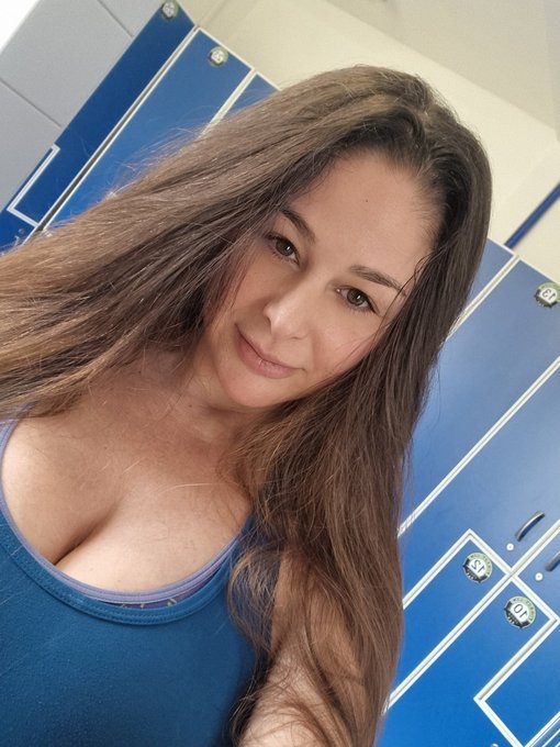 💋 https://t.co/vJih8OfXxb https://t.co/zJEsGh2fBe