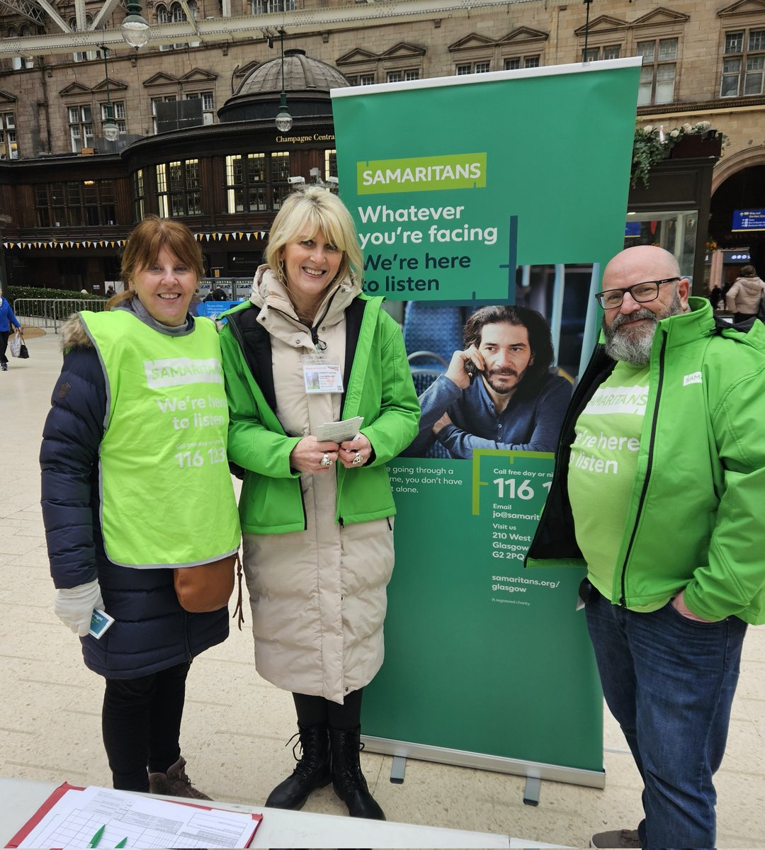 Samaritans are at Glasgow Central Station today to promote our Small Talk Saves Lives campaign. Pop over and say hello! @SamaritansScotland @glasgowsams
@ScotRail
@NetworkRailSCOT
#SmallTalkSavesLives
#TalkToUs #ItsOkNotToBeOk