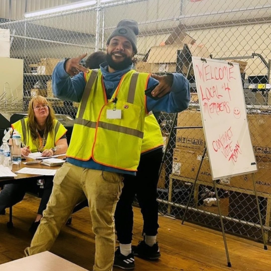 WorkersUnitedMA's tweet photo. Our mighty Local 4
members at Marshall's Distribution Center
in Bridgewater, VA, recently voted overwhelmingly to ratify a new union contract! 

#wumarjb #wumarjbmembers #wunomatterwhat #unionsforall #unionstrong #1u https://t.co/1EatP1jISD