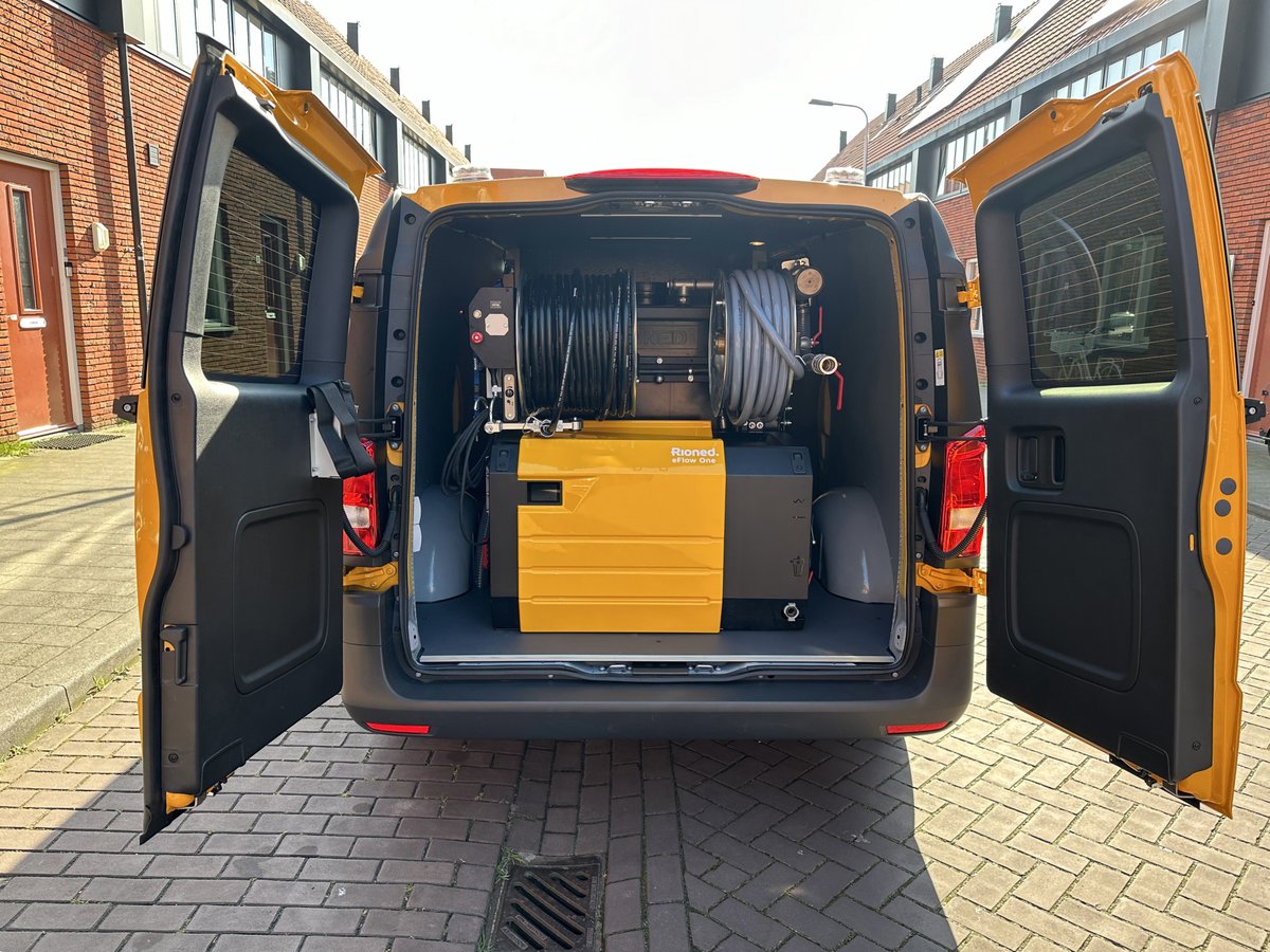 Rioned_INTL's tweet photo. Our (electric) sewer cleaning machines come in many colours! https://t.co/LuSB1wu69x