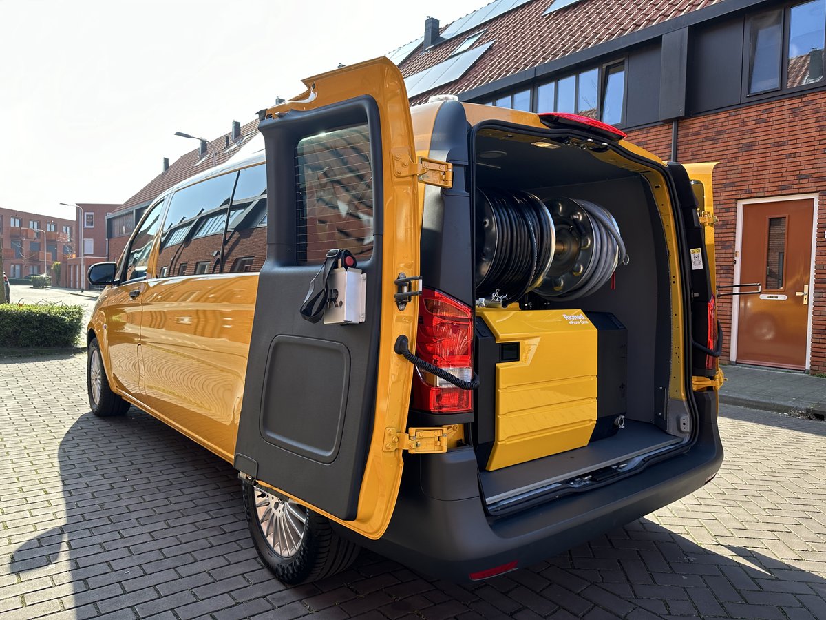 Rioned_INTL's tweet photo. Our (electric) sewer cleaning machines come in many colours! https://t.co/LuSB1wu69x