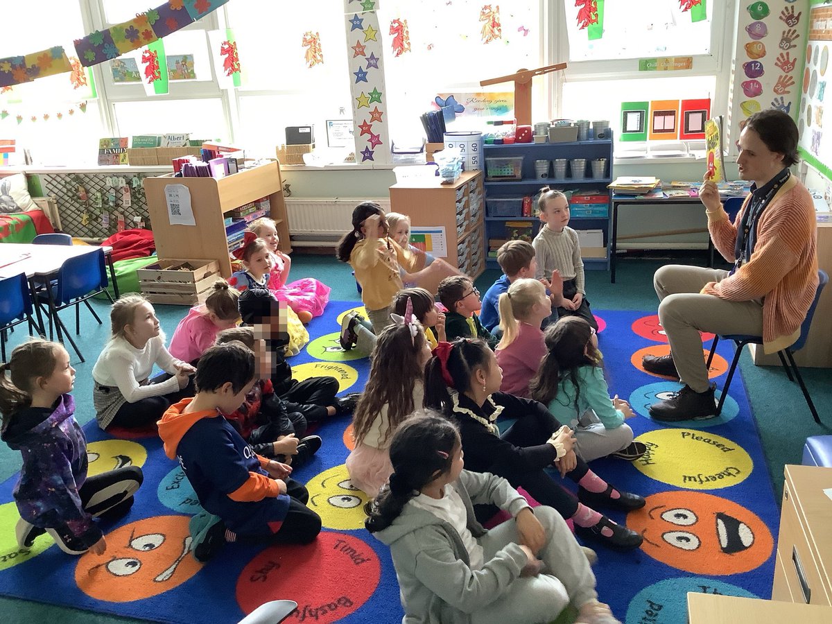 PentrebanePrm's tweet photo. Mr. Keaveney came to read us a story too! #PPSLLC #WorldBookDay https://t.co/watj7nJq64