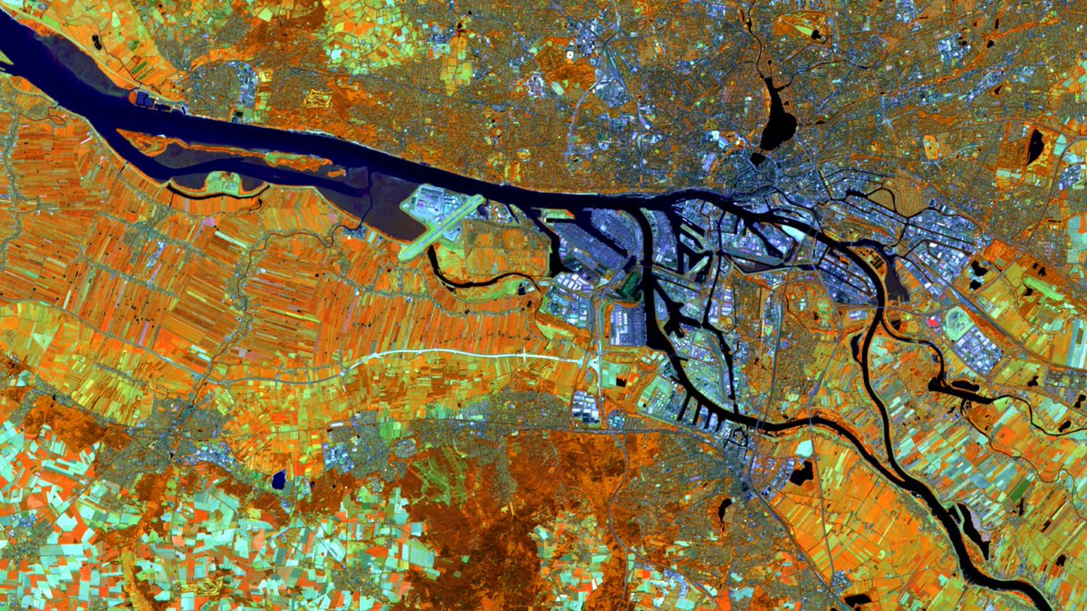 Looking forward to #FOSSGIS2024 in #Hamburg! Discover the city on our satellite image of the month March: mundialis.de/en/satellite-i… made with #OSGeo
Again with geo-localisation by @terrestrisde!

#Sentinel2 #Copernicus #satelliteimageofthemonth #Germany #opendata #opensource