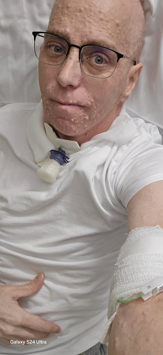 Fanningfan's tweet image. How to feel so much better with a T-shirt.  

Even though I was in massive mental and physical pain this morning.  My #cancer annoys me wherever it can.  

If you would like to support me financially, you can find the link in my bio and there is more information in the highlights…