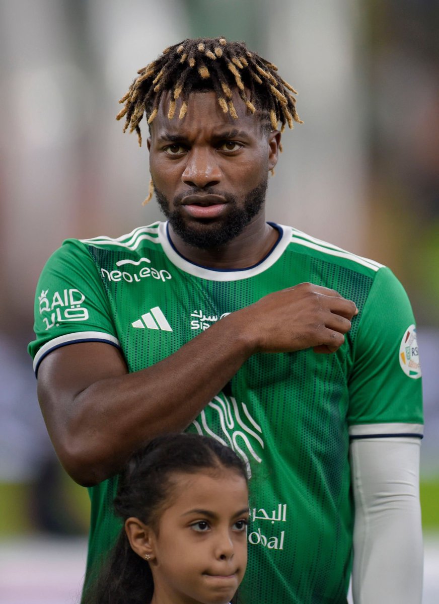 🥳 يُكمل اليوم لاعبنا سانت ماكسيمان عامه الـ27 ، تهانينا سانت!🎈🎊 @asaintmaximin