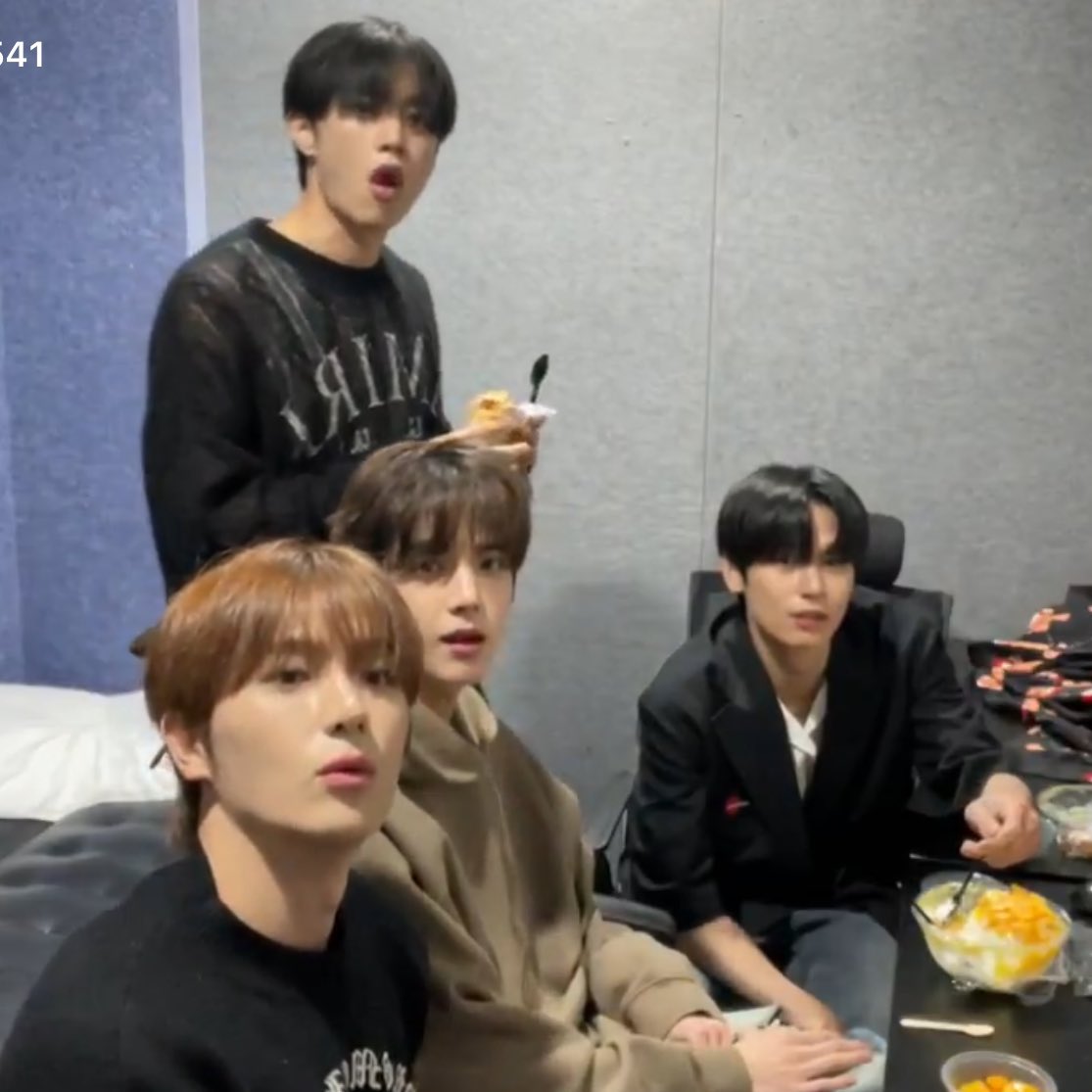 kimsunwoorld's tweet photo. this line🫀 https://t.co/jYziumxYoG