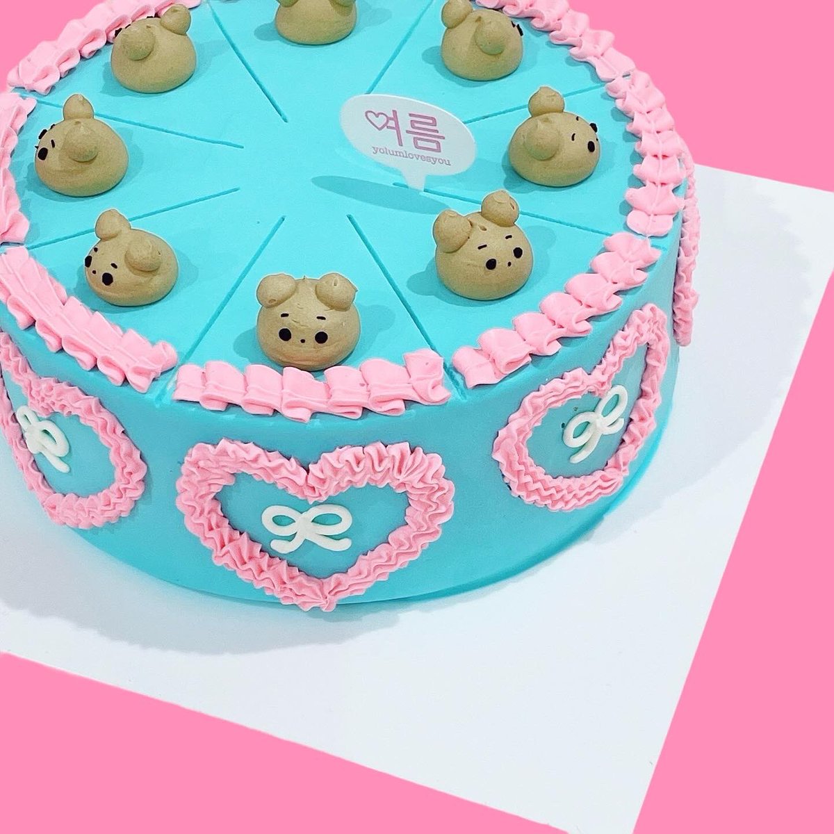 yolumlovesyou's tweet photo. #TXT #ボムギュ さん🧁🧸
3/13🩷お誕生日おめでとうございます🩷🩵
@CreamBeom313 様
2024 𝗕𝗘𝗢𝗠𝗚𝗬𝗨 𝗕𝗶𝗿𝘁𝗵𝗱𝗮𝘆 𝗘𝘃𝗲𝗻𝘁   𝒄𝒓𝒆𝒂𝒎𝒚 𝒔𝒑𝒓𝒊𝒏𝒈 
🧸ラッキードロー
🧸グッズ　スローガン
🧸カップ＋特典セット
ポストカード+ フォトカード 2種 + ミニポスター
🧸ケーキ 
ケーキセット特典
4カットブックマーク
🩵アイシングクッキー
🧸お名前クッキーぼむぎゅ
#CREAMYSPRING_WITH_BEOMGYU #범규함께하는_봄날
#범규   #BEOMGYU          
#TXT_BEOMGYU  #TXT_범규 
#TOMORROW_X_TOGETHER