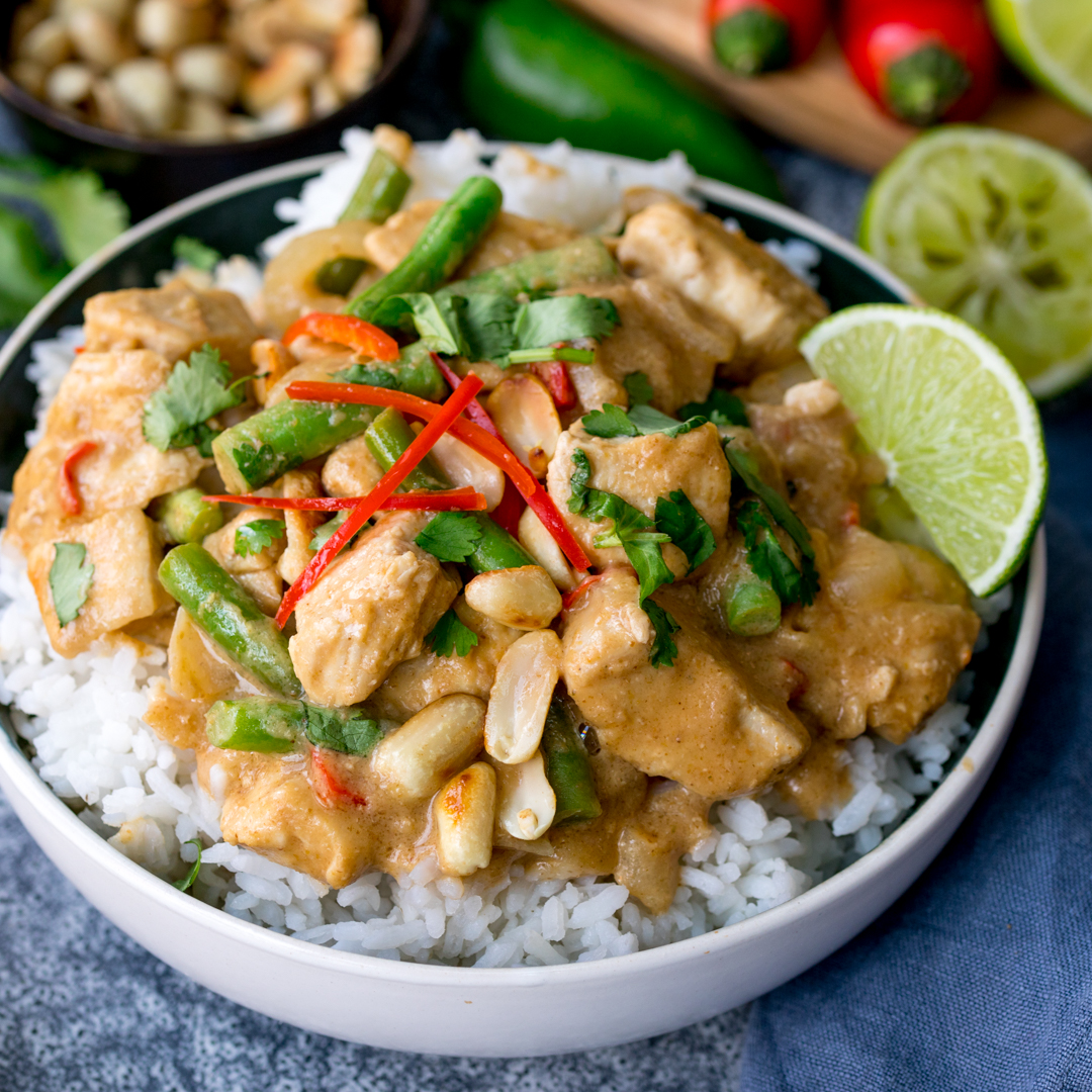 My Peanut Butter Chicken is packed full of flavour and ready in 20 minutes! 

This Thai Peanut Chicken is a great mid-week meal, with no fussy ingredients!

kitchensanctuary.com/peanut-butter-…
#KitchenSanctuary #Foodie #Peanutbutter #quickrecipe