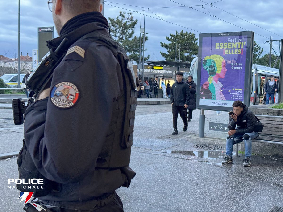 [#OpérationPlaceNette] Les #Policiers du Rhône sont engagés au quotidien pour sécuriser les transports en commun. 🎯Votre sécurité est notre priorité, en gare de #Vénissieux comme partout ailleurs sur le réseau @TCL_SYTRAL