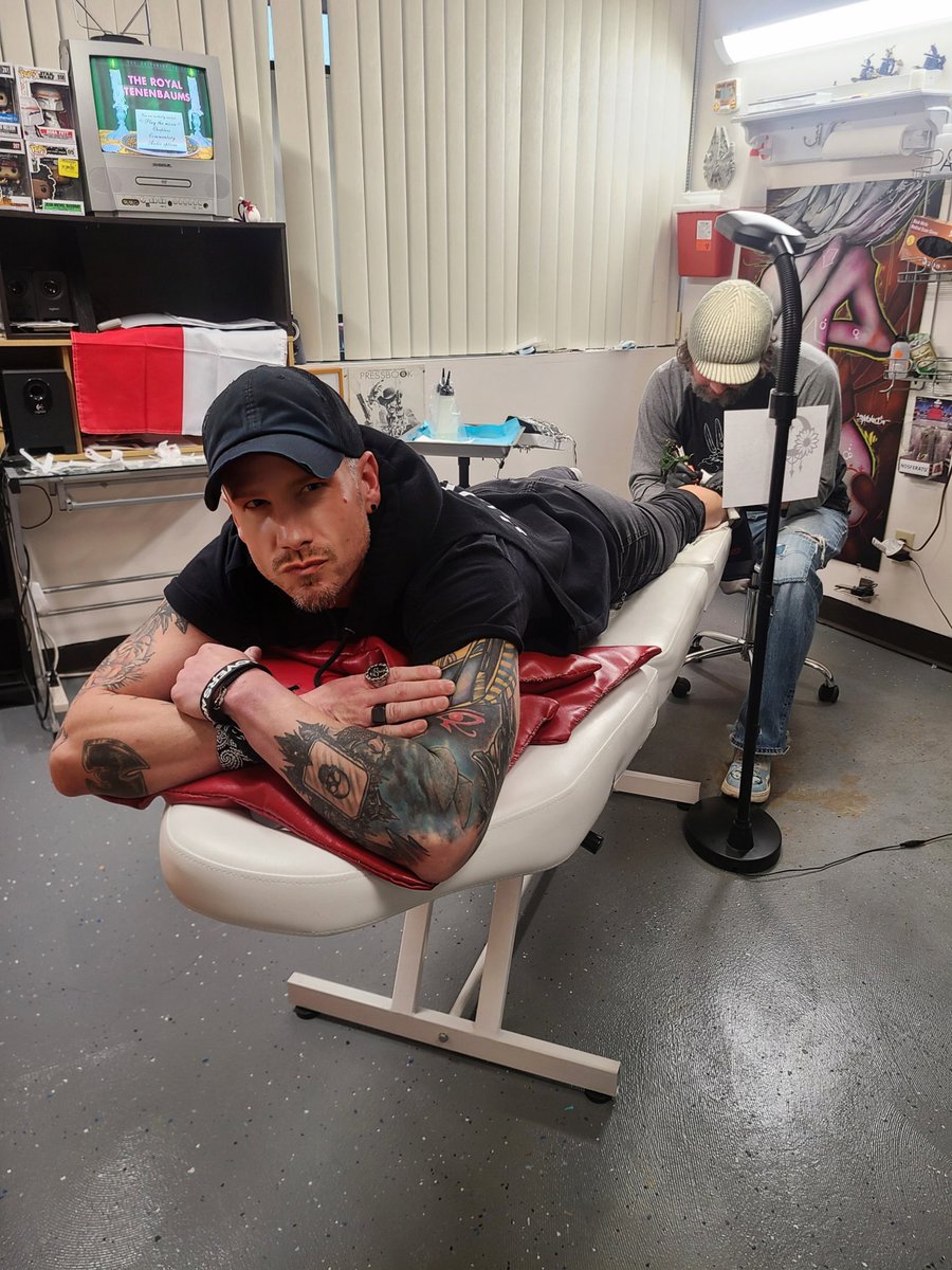 Got my first leg tattoo!  Bring on more ink!!  ☠💎🔪