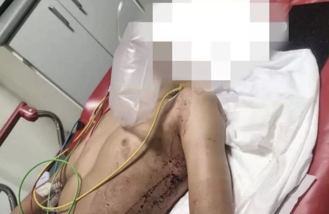 DailyMirror's tweet image. Boy, 13, brutally stabbed on street moments after 'leaving mosque' to go home mirror.co.uk/news/uk-news/b…