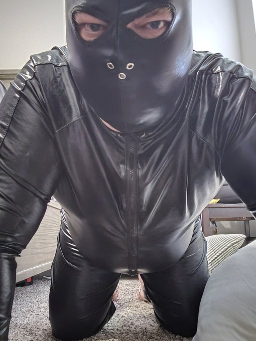 Front door unlocked and I will be waiting in the bedroom https://t.co/pzcY7AwDgY